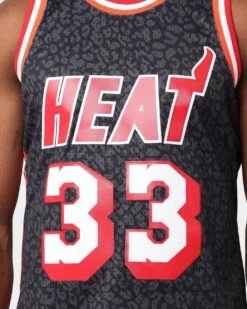 Mitchell & Ness MITCHELL AND NESS WILD LIFE SWINGMAN JERSEY 1996 -97 ALONZO MOURNING 10 Mitchell & Ness MITCHELL AND NESS WILD LIFE SWINGMAN JERSEY 1996 -97 ALONZO MOURNING -Fitness Gear Store 02029453 YB001 mens 0030