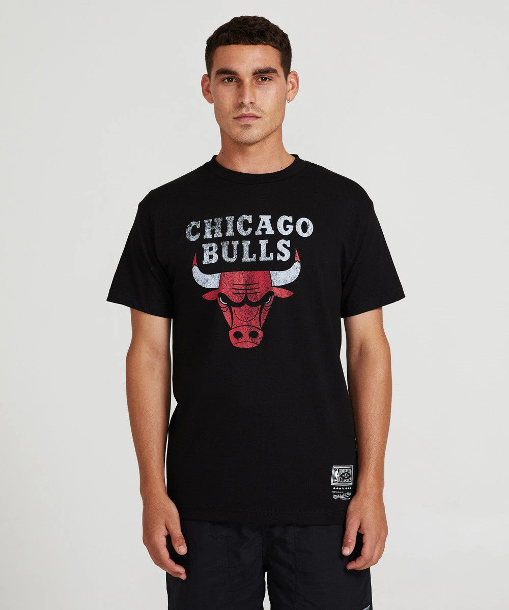 MITCHELL & NESS T-SHIRT DISTRESSED LOGO CHICAGO BULLS 3 MITCHELL & NESS T-SHIRT DISTRESSED LOGO CHICAGO BULLS