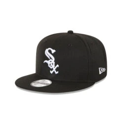 NEW ERA 9FIFTY SNAPBACK BLACK/WHITE CAP - CHICAGO WHITE SOCKS